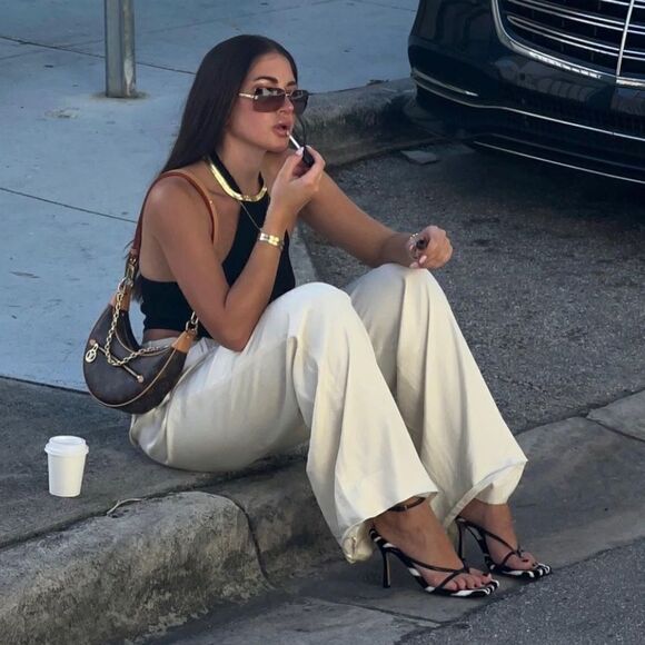 Louis Vuitton Handbags - ISO LV bag